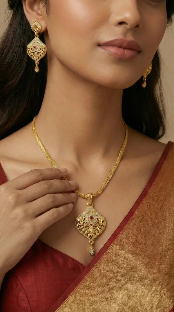 Micro_Gold_Plated_AD_Diamond_Studded_Fancy_Oval_Pendant_Set_with_Chain