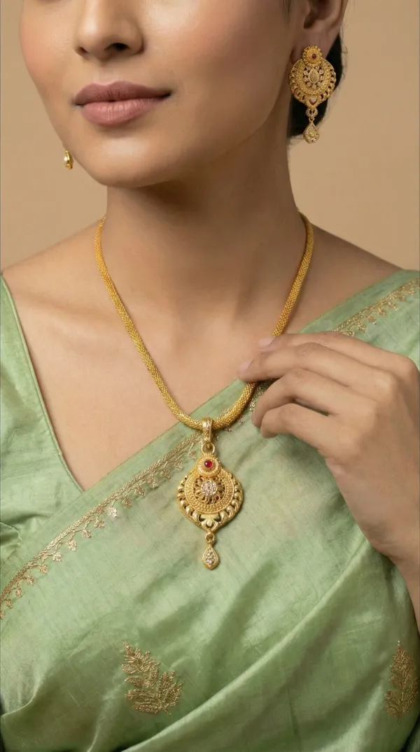 Micro_Gold_Plated_AD_Diamond_Studded_Fancy_Oval_Pendant_Set_with_Chain