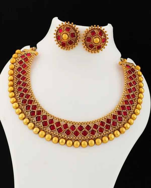 Ethnic_Gold_Choker_Necklace_with_Red_Stone_Work_&_Earrings_Set