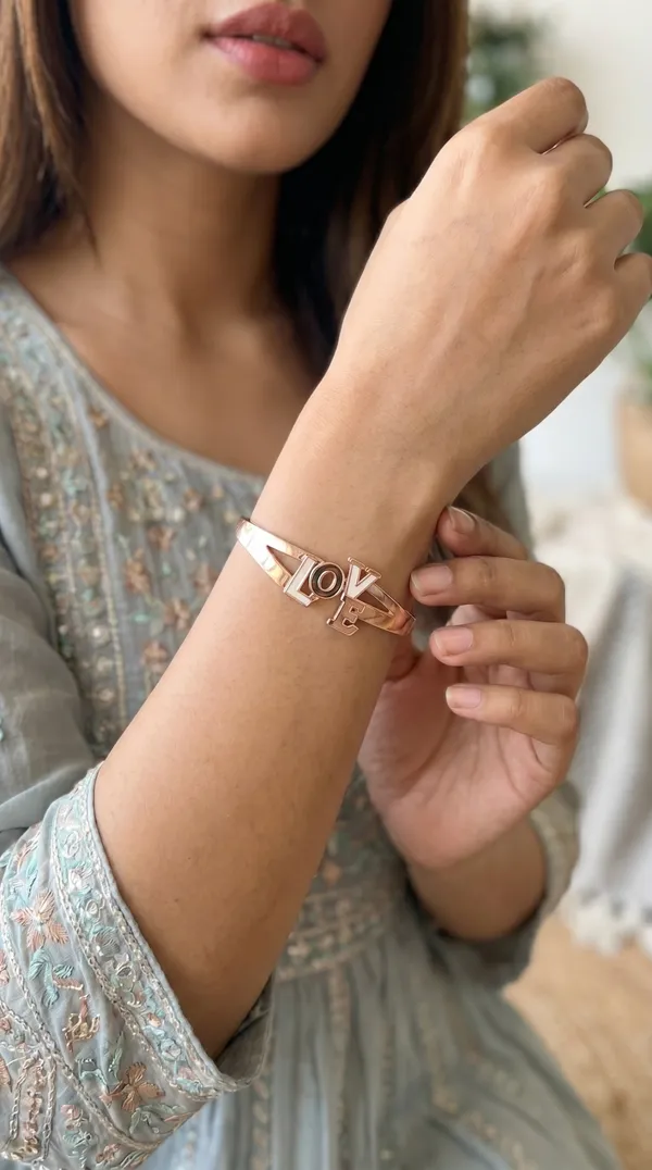 Modern_Rose_Gold_Bracelet_For_Women