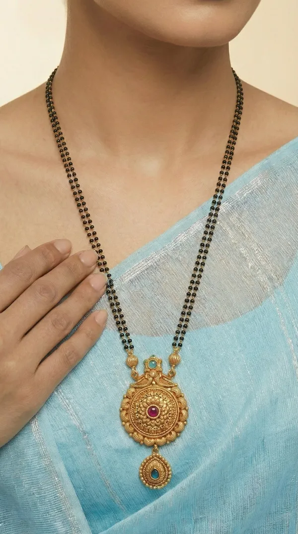 Micro_Gold_Plated_AD_Diamond_Studded_Fancy_Oval_Pendant_Set_with_Chain