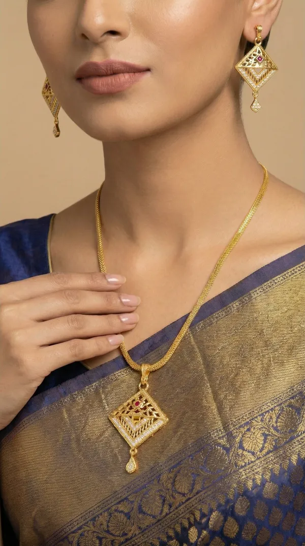Micro_Gold_Plated_AD_Diamond_Studded_Fancy_Oval_Pendant_Set_with_Chain