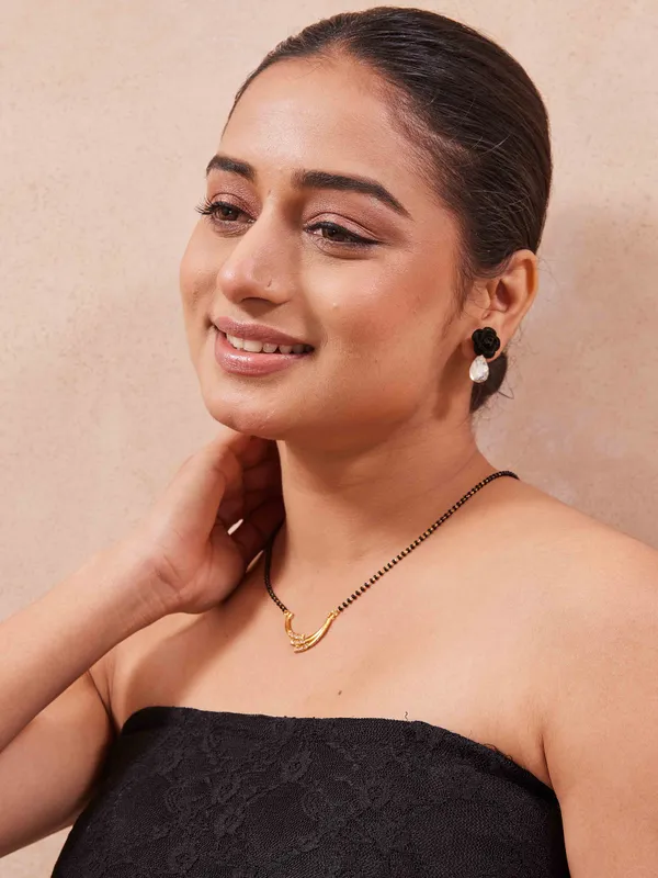 Rose_Gold_Mystic_Leaflet_Mangalsutra_For_Women