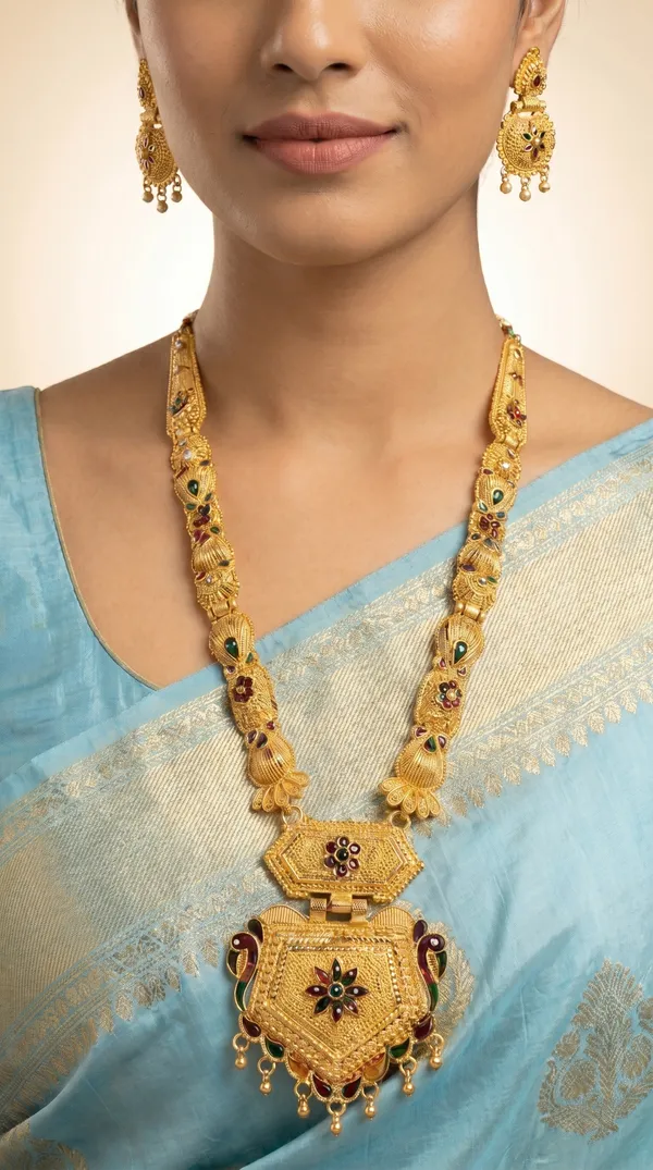 Traditional_Gold-Plated_Necklace_Set_with_Earrings