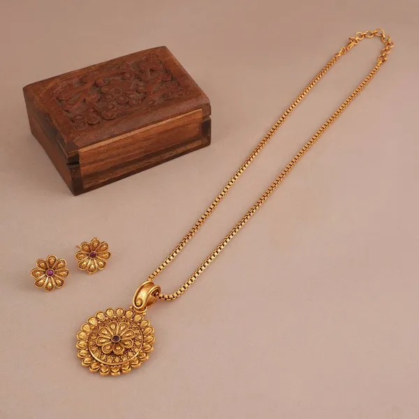 Micro_Gold_Plated_AD_Diamond_Studded_Fancy_Oval_Pendant_Set_with_Chain
