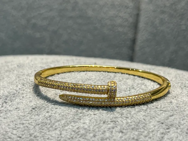 1Luxury_Gold_Nail_Bracelet_|_Premium_Crystal_Cuff_for_Women_|_STORIE_TAYLOR