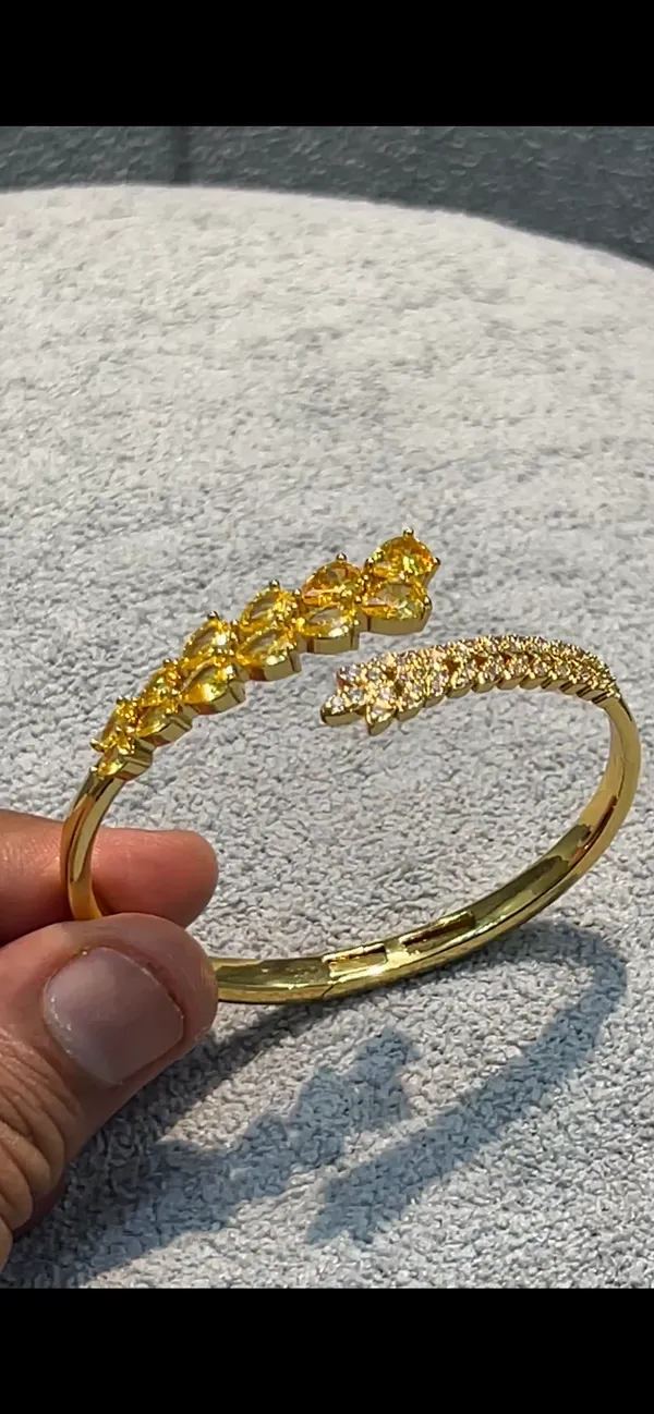 1✨_STORIETAYLOR_|_Golden_Leaf_Crystal_Bracelet_✨