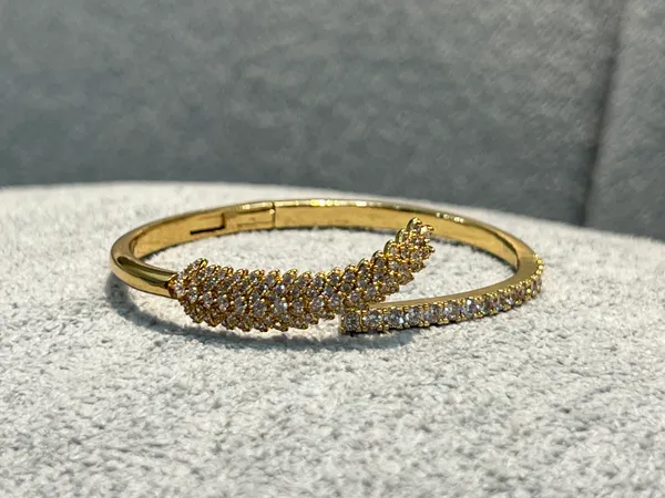 1✨_STORIETAYLOR_|_Luxury_Crystal_Bracelet_✨