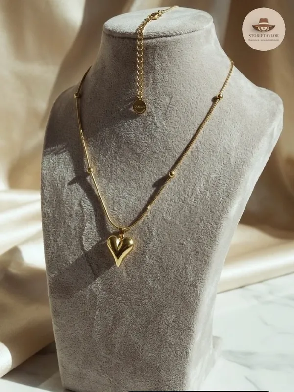 Amora_snake_chain