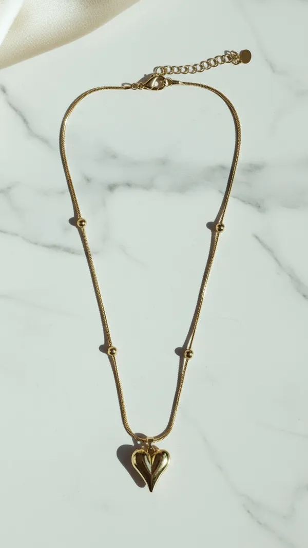 Amora_snake_chain