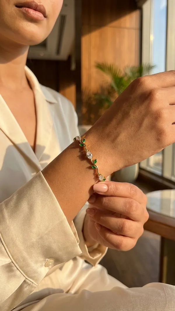 Elegant_Gold-Plated_Emerald_and_Diamond_Stimulated_Vine_Bracelet.