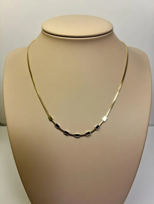 Gold_Beaded_Pendant_For_Women