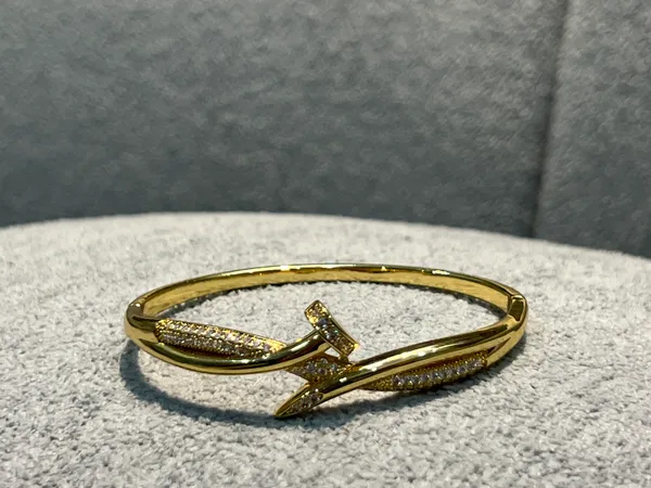 Luxe_Nail_Spark_Bracelet