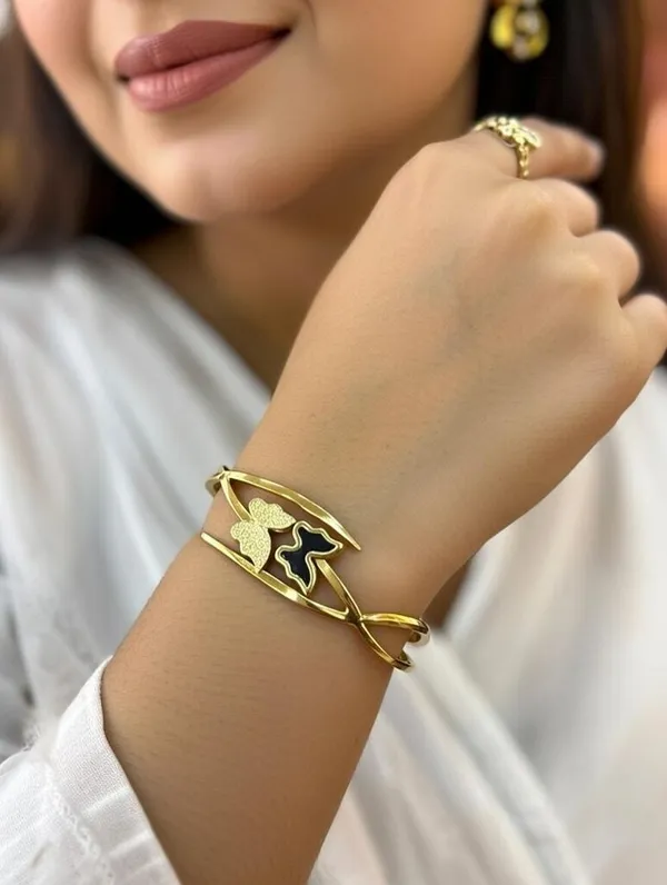Gold_Metal_Alloy_Bracelet_For_Women