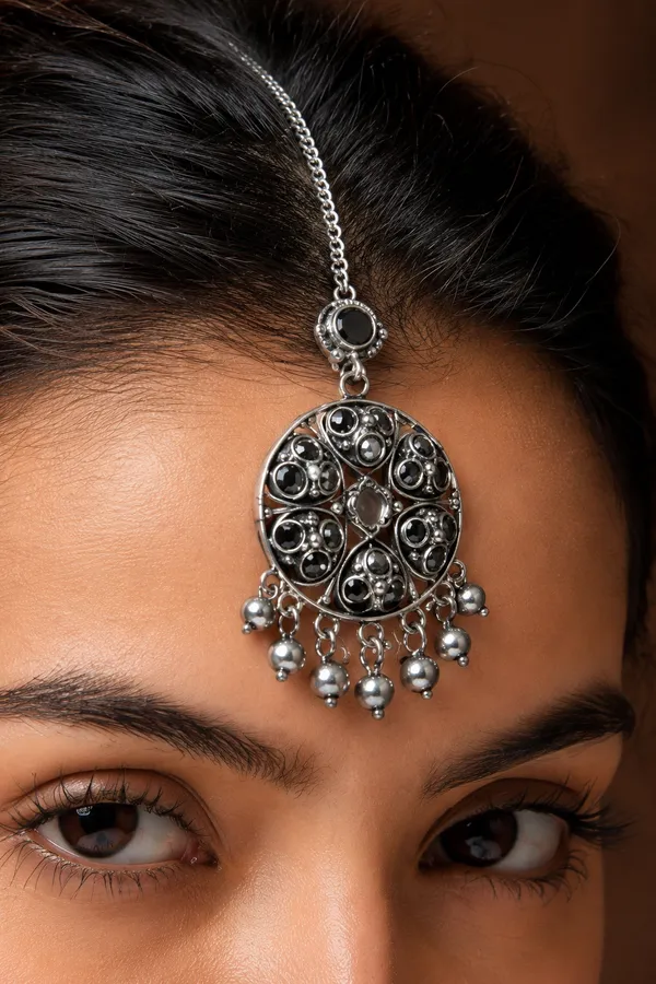 Oxidised_Silver_Traditional_Choker_Necklace_Set_with_Earrings_&_Maang_Tikka