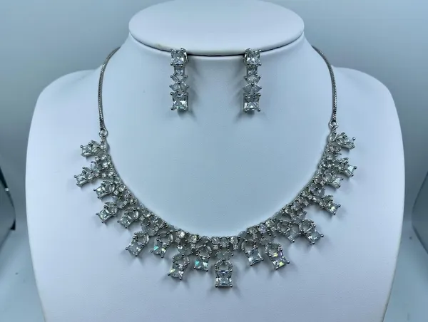 White_Crystal_Pendant_Set_For_Women