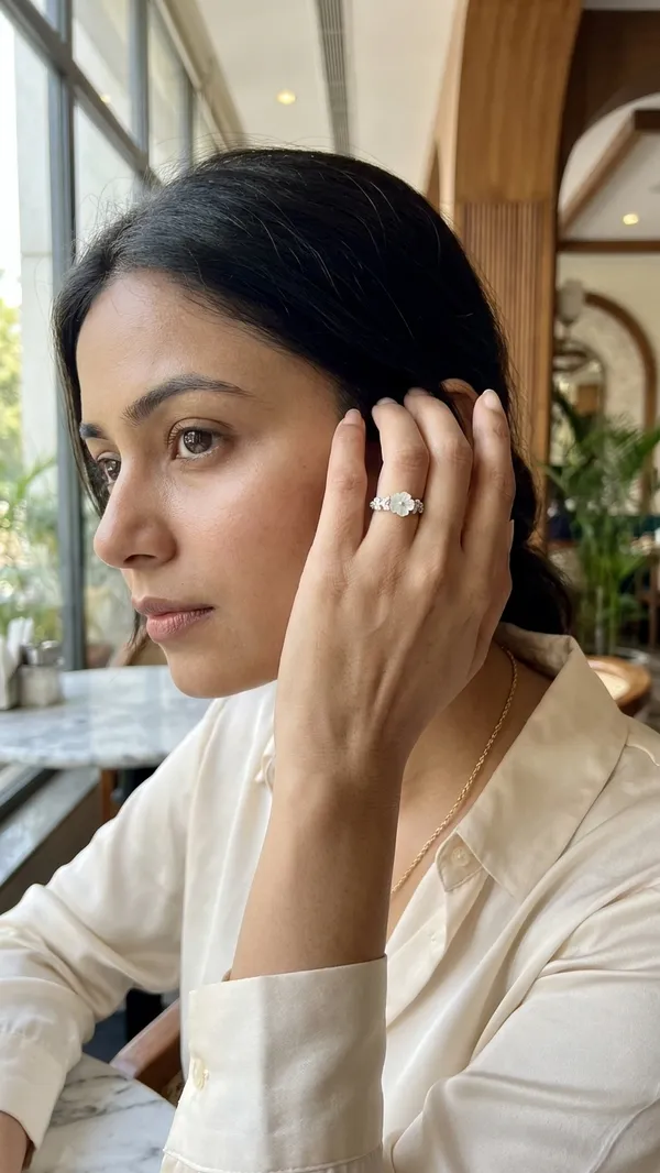 Silver-Plated_Mother_of_Pearl_Floral_Ring_-_Handcrafted_Marquise_Crystal_Bloom_Ring_for_Women
