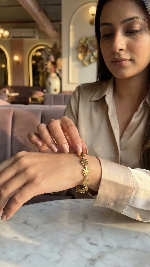 Storie_Taylor_Elegant_Gold-Plated_Daisy_Flower_Bracelet_for_Women_&_Girls_-_Imported_Floral_Bangle_with_Crystal_Accents