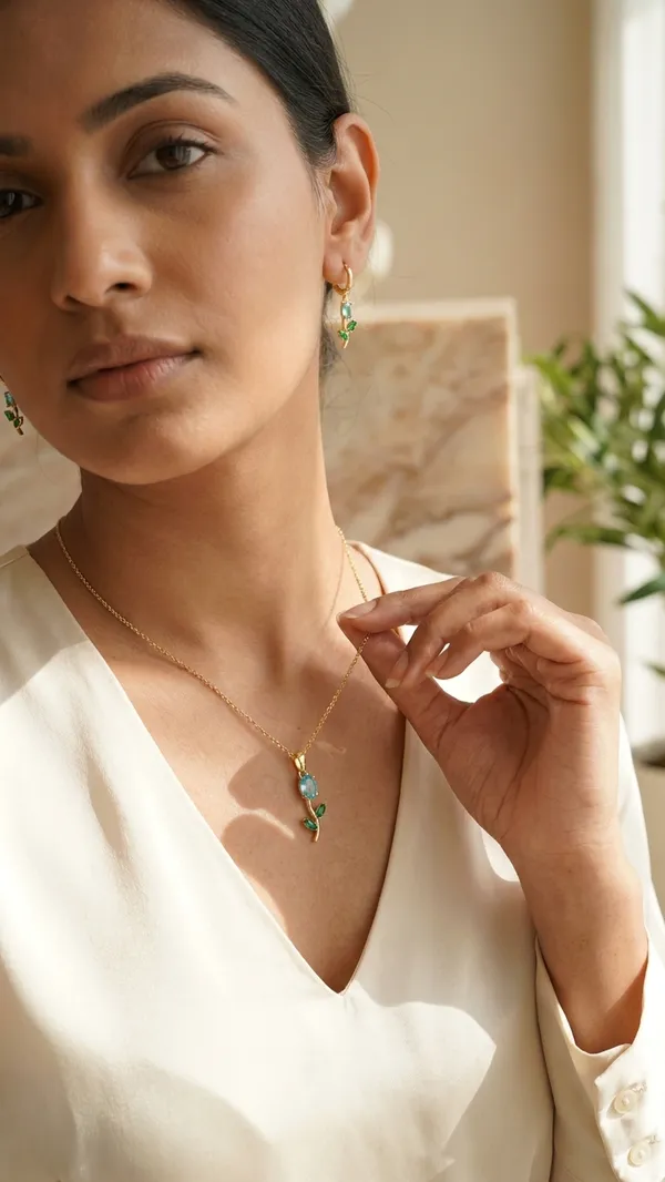 Storie_Taylor_Gold-Plated_Aquamarine_&_Emerald_Green_Crystal_Floral_Pendant_Set