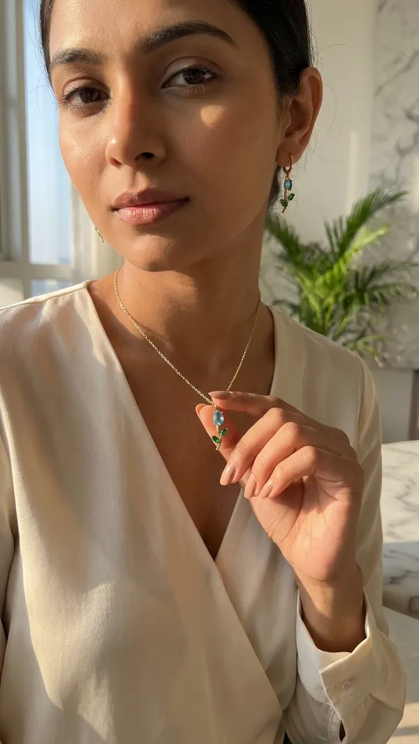 Storie_Taylor_Gold-Plated_Aquamarine_&_Emerald_Green_Crystal_Floral_Pendant_Set