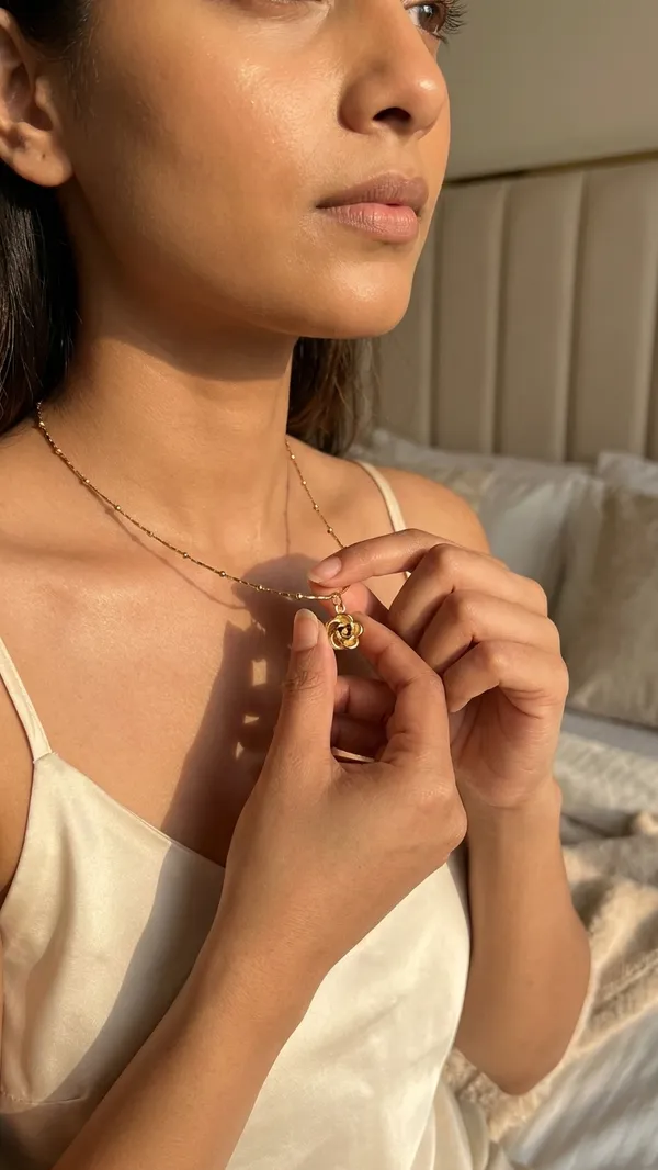 Storie_Taylor_Gold-Plated_Rose_Pendant_Necklace_with_Beaded_Chain