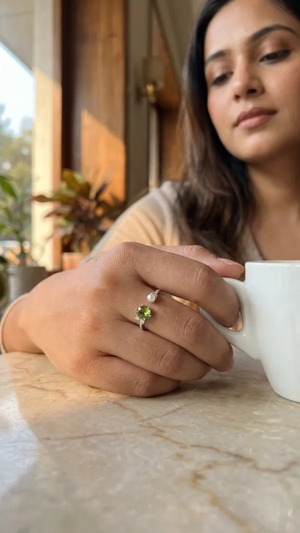 Storie_Taylor_Premium_Silver-Toned_Adjustable_Open_Ring_with_Peridot-Green_Stone_and_Shell_Pearl