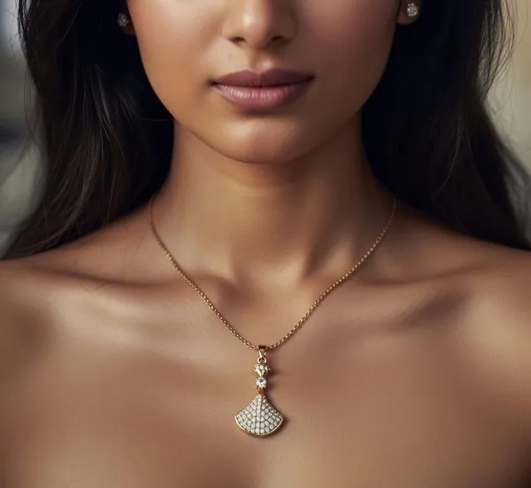 Gold_Crystal_Pendant_For_Women