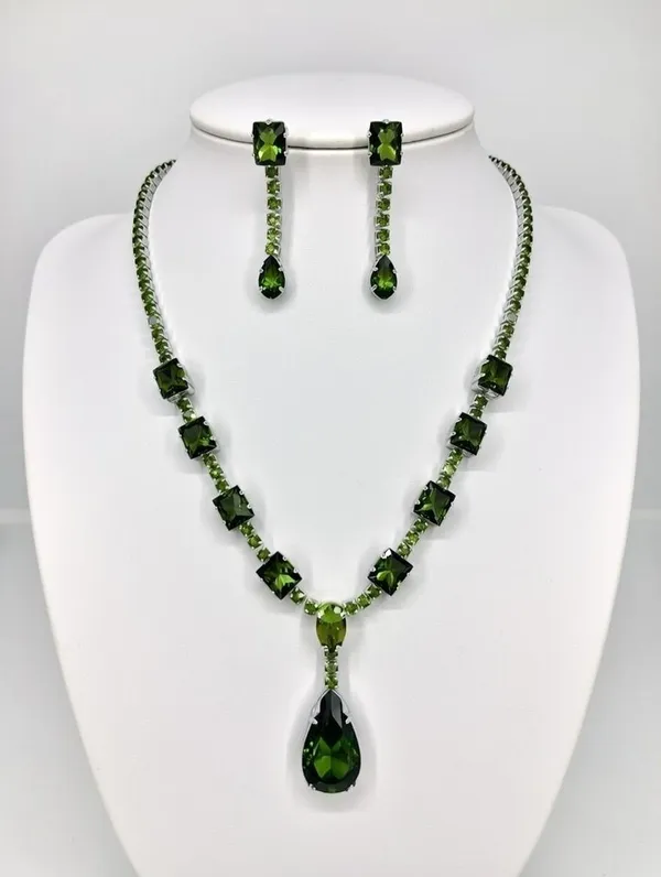 Green_Crystal_Pendant_Set_For_Women