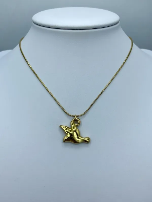 Gold_Metal_Pendant_For_Women