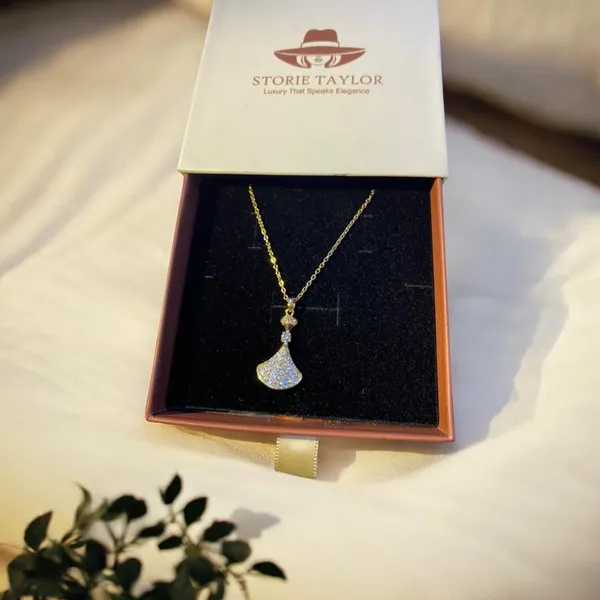 Gold_Crystal_Pendant_For_Women