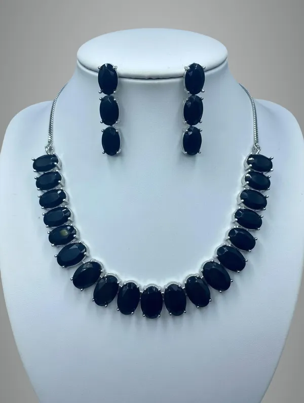 Black_Metal_With_Stone_Pendant_Set_For_Women