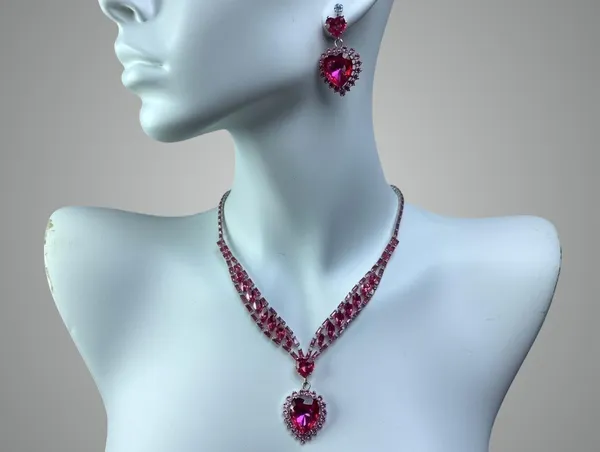 Red_Crystal_Pendant_Set_For_Women