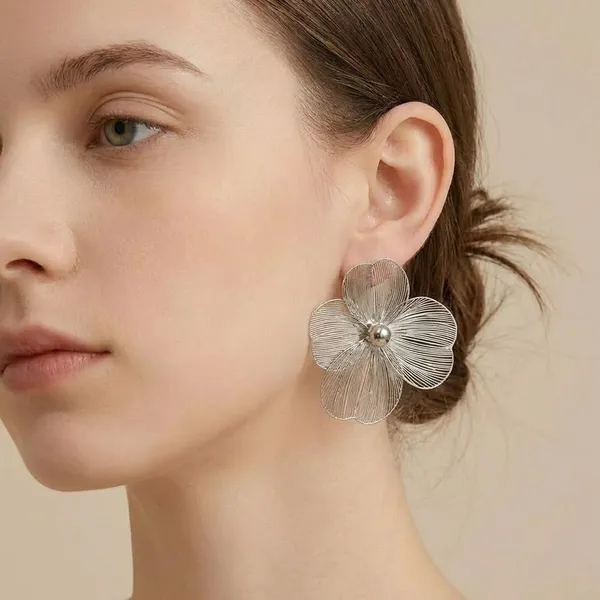 Trendy_Floral_Pearl_Stud_Earrings_For_Women_And_Girls