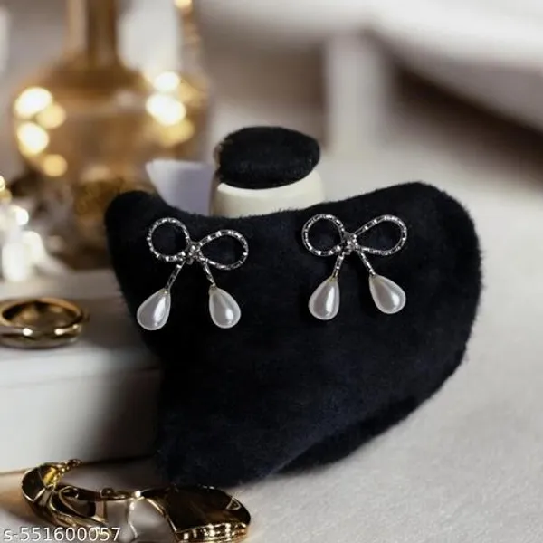 Stylish_Korean_Pearl_Bow_Stud_Earrings