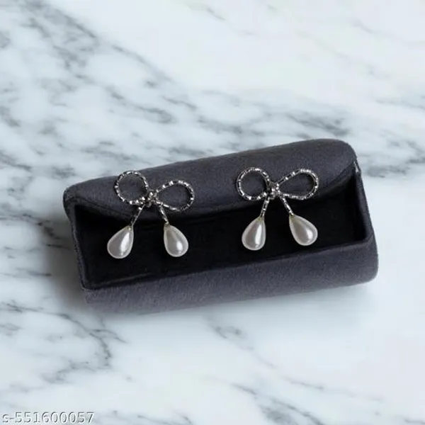Stylish_Korean_Pearl_Bow_Stud_Earrings