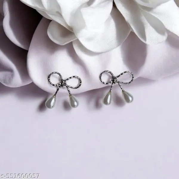 Stylish_Korean_Pearl_Bow_Stud_Earrings