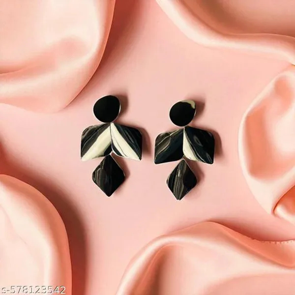 Bold_Golden_Statement_Earrings_For_Women_And_Girls