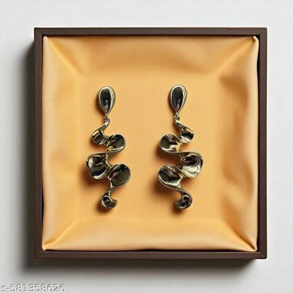 Elegant_Gold_Tone_Wave_Design_Earrings