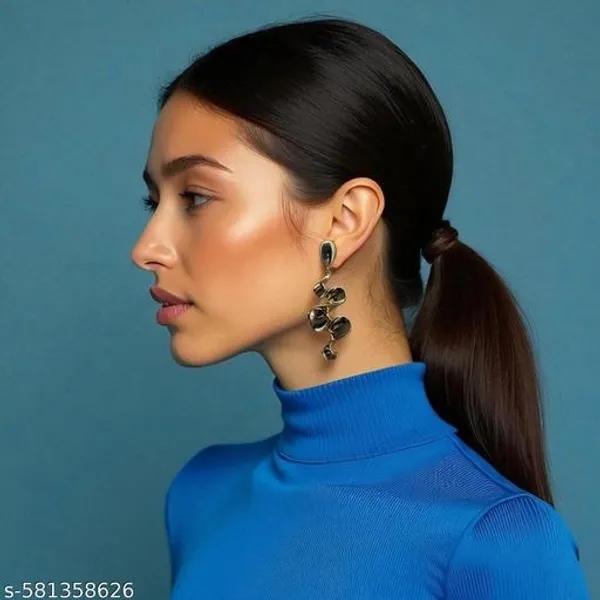 Elegant_Gold_Tone_Wave_Design_Earrings