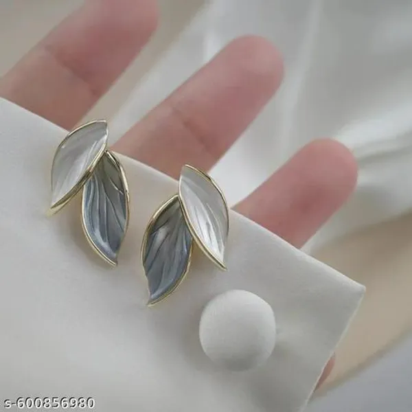 Elegant_Gold_Plated_Leaf_Design_Earrings