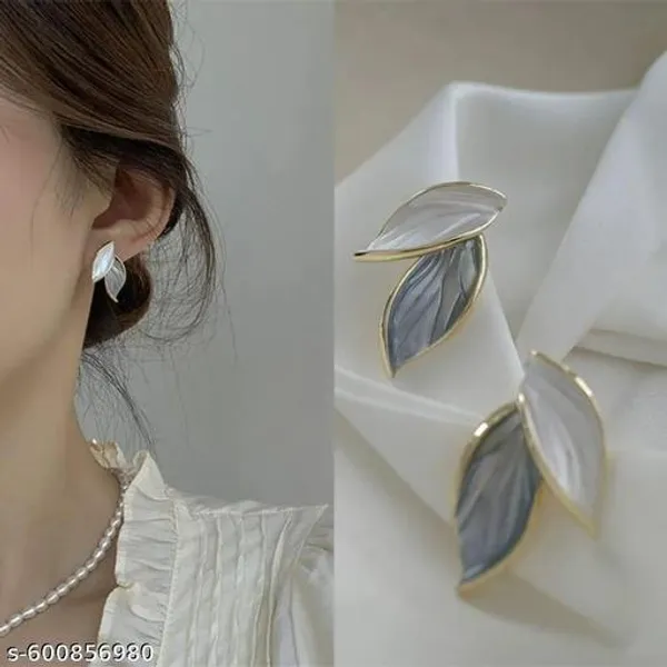 Elegant_Gold_Plated_Leaf_Design_Earrings