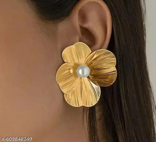 Trendy_Floral_Pearl_Stud_Earrings_For_Women_And_Girls