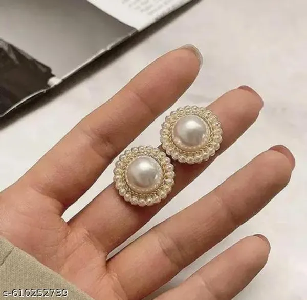 Elegant_Pearl_Stud_Earrings_|_Round