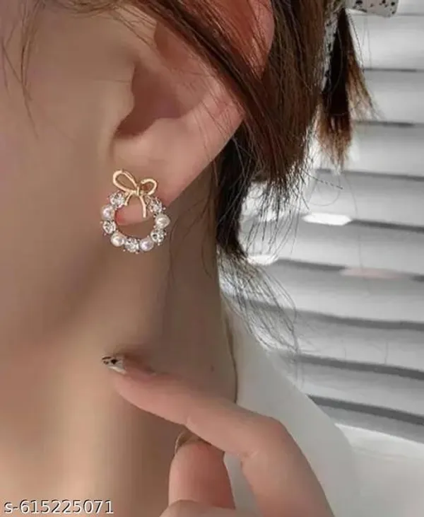 Elegant_Pearl_And_Crystal_Bow_Stud_Earrings
