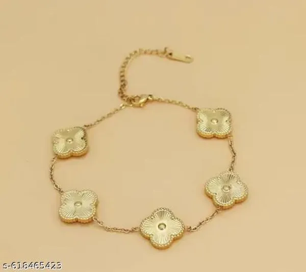 Elegant_Golden_Clover_Design_Gold_Plated_Bracelet