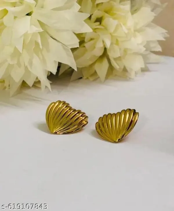 Elegant_Gold_Toned_Heart_Shaped_Stud_Earrings