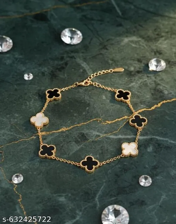 Elegant_Black_And_White_Clover_Design_Gold_Plated_Bracelet