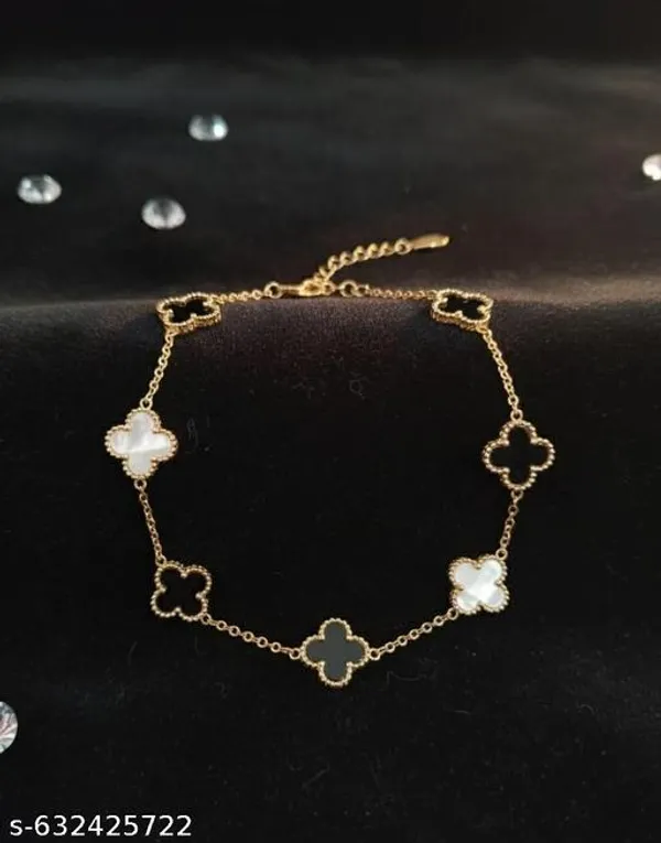 Elegant_Black_And_White_Clover_Design_Gold_Plated_Bracelet