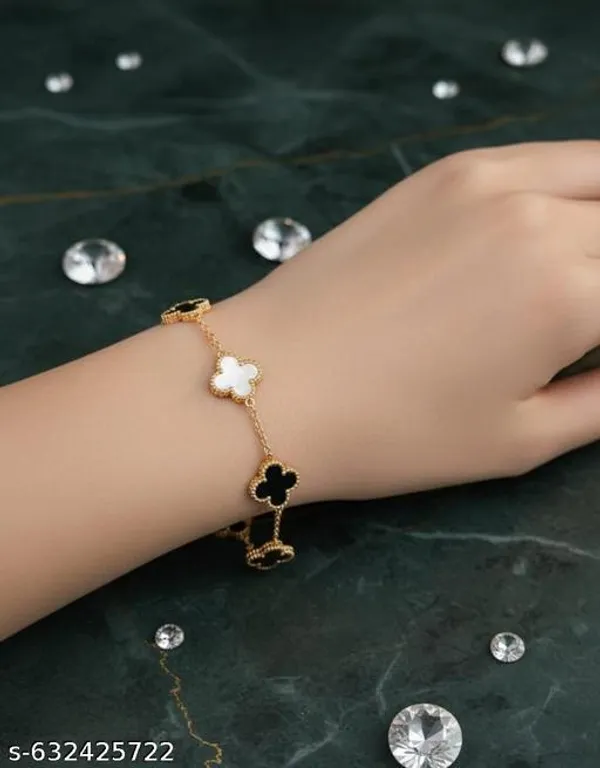 Elegant_Black_And_White_Clover_Design_Gold_Plated_Bracelet