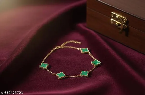 Elegant_Green_Clover_Design_Gold_Plated_Bracelet